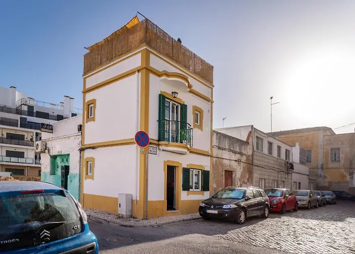 Arty Vintage Townhouse With Rooftop Shower & Sun Loungers