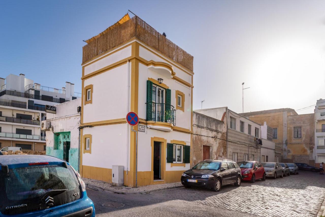 Arty Vintage Townhouse With Rooftop Shower & Sun Loungers Holiday home