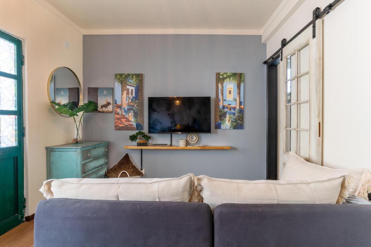 Arty Vintage Townhouse With Rooftop Shower & Sun Loungers Holiday home *