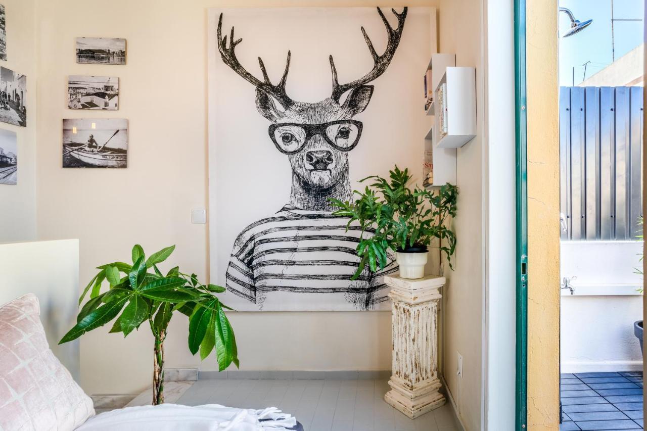 Arty Vintage Townhouse With Rooftop Shower & Sun Loungers * Olhao