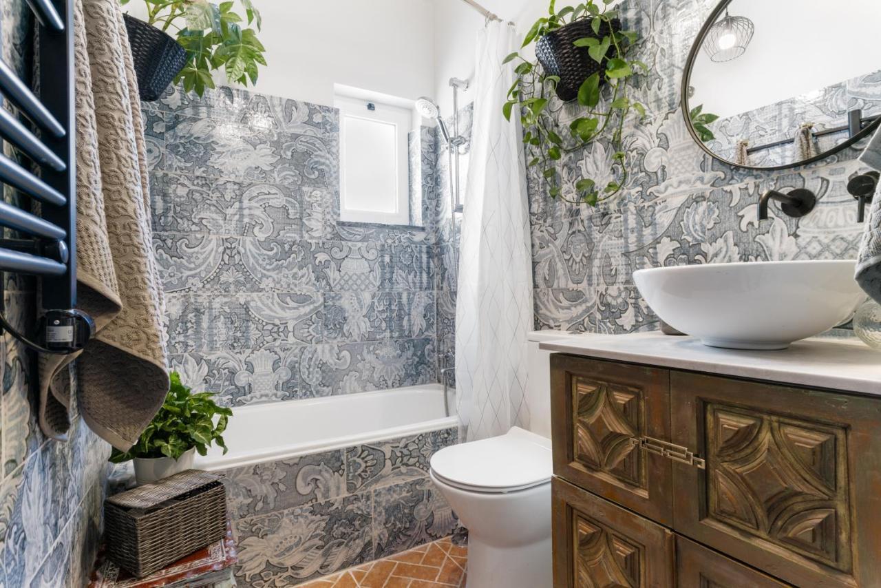 Arty Vintage Townhouse With Rooftop Shower & Sun Loungers Holiday home Olhao