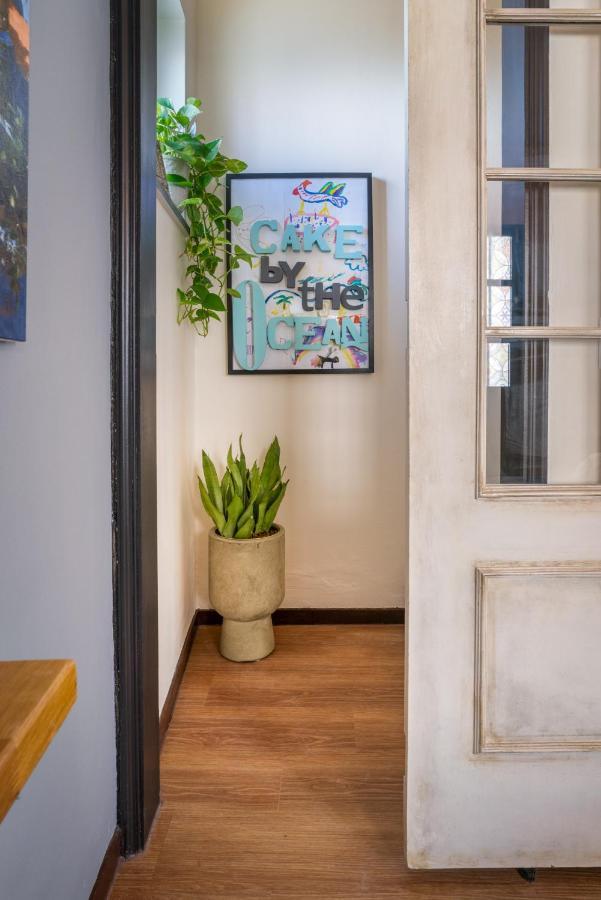 Arty Vintage Townhouse With Rooftop Shower & Sun Loungers Holiday home *