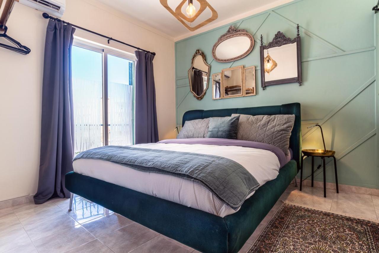 Arty Vintage Townhouse With Rooftop Shower & Sun Loungers *