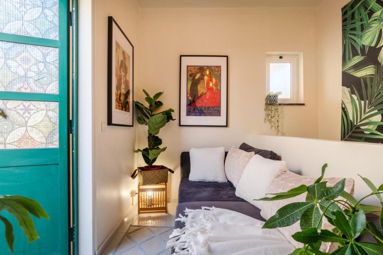 Arty Vintage Townhouse With Rooftop Shower & Sun Loungers Holiday home