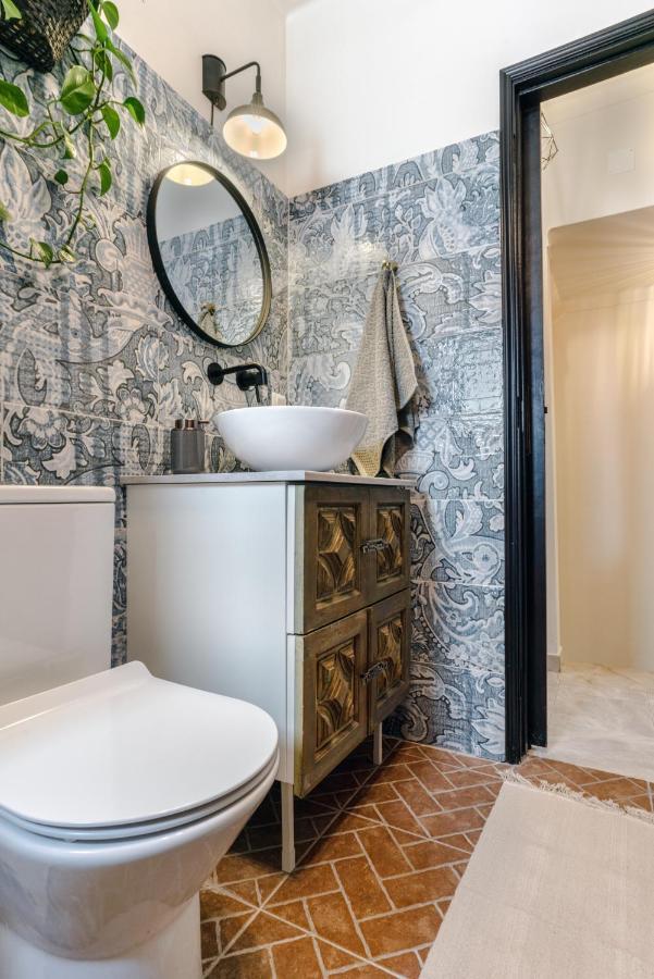 Holiday home Arty Vintage Townhouse With Rooftop Shower & Sun Loungers Olhao