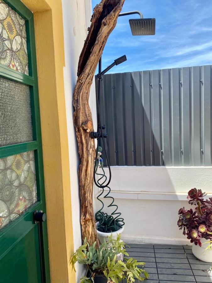 Arty Vintage Townhouse With Rooftop Shower & Sun Loungers *
