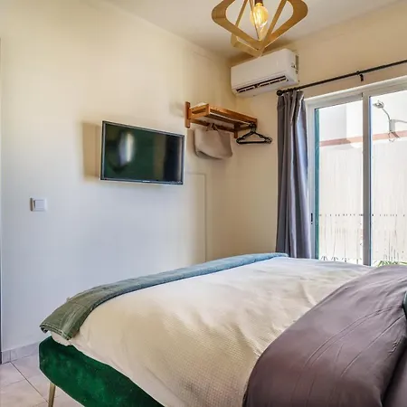 Arty Vintage Townhouse With Rooftop Shower & Sun Loungers Olhao Exterior photo