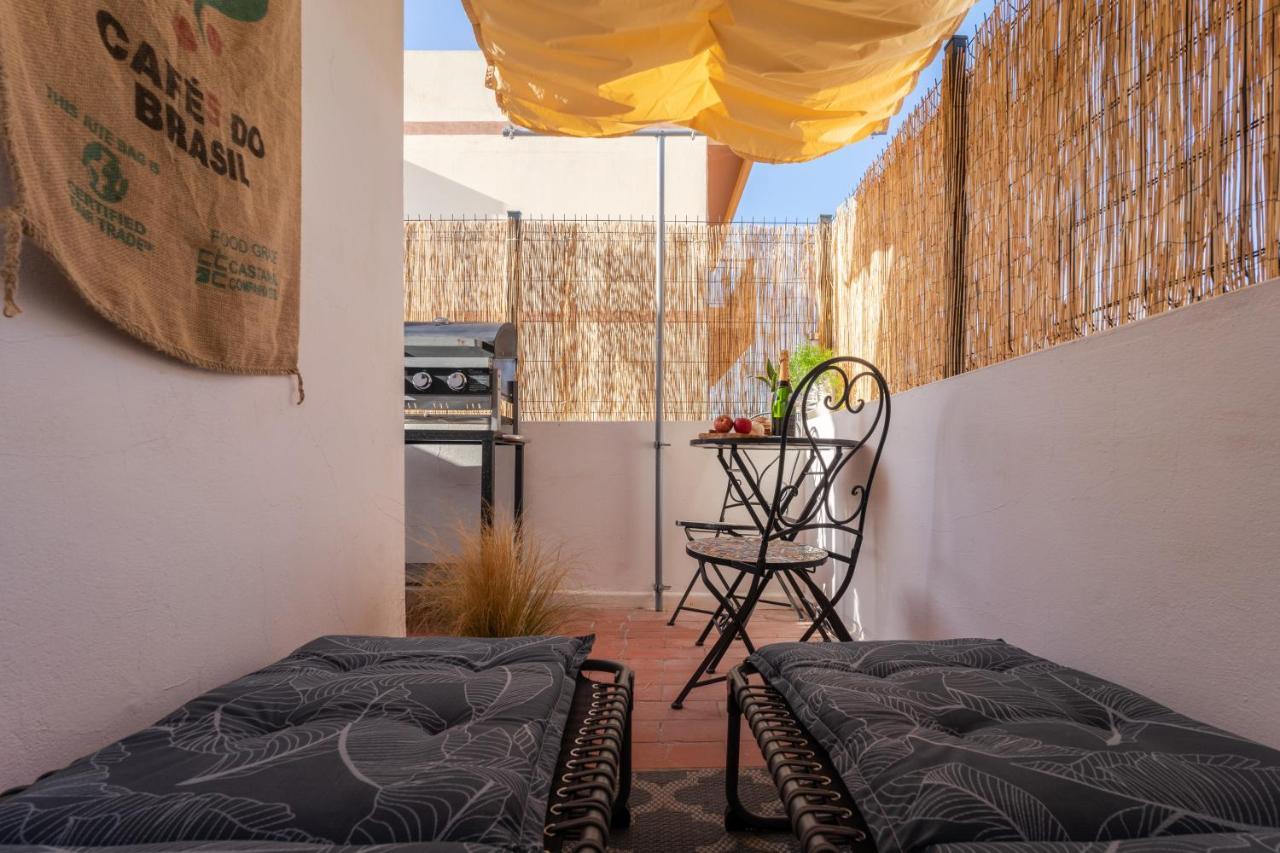 Arty Vintage Townhouse With Rooftop Shower & Sun Loungers Olhão