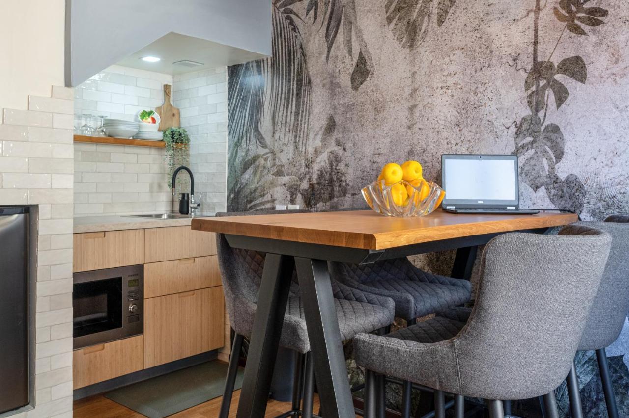 Casa de Férias Arty Vintage Townhouse With Rooftop Shower & Sun Loungers